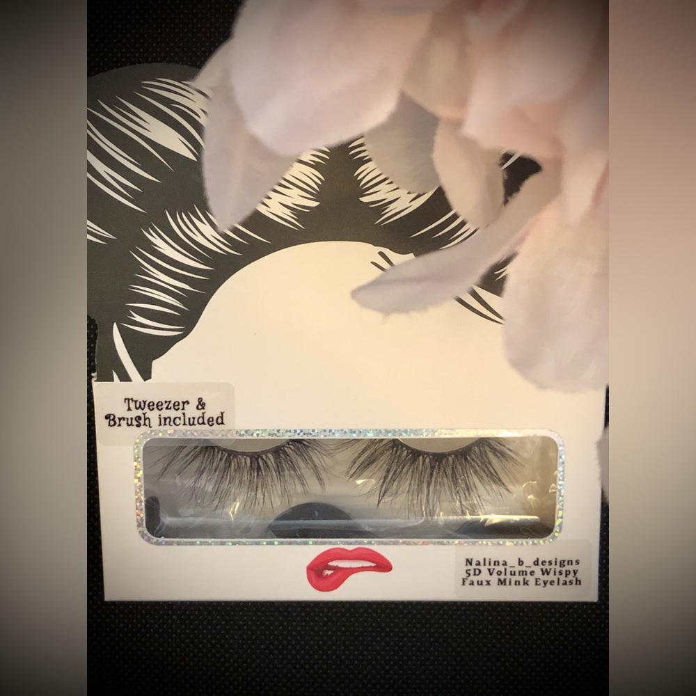 Eyelashes - Picture 2 of 4